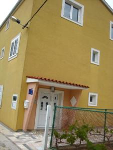 Apartments with a parking space Kastel Stari, Kastela - 12691