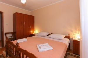 Apartments with parking space Trogir - 12695