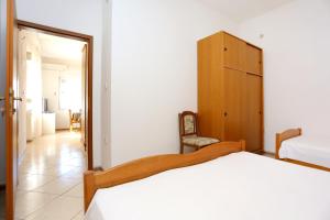 Apartments with parking space Seget Vranjica, Trogir - 12760