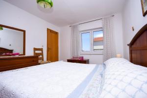 Apartments with a parking space Okrug Gornji, Ciovo - 12802