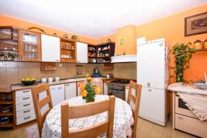 Apartments with a parking space Okrug Gornji, Ciovo - 12802