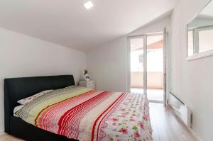 Apartments with a parking space Zadar - 12803