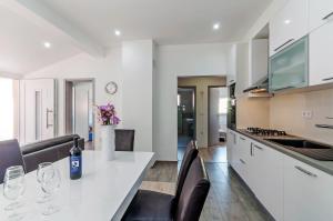 Apartments with a parking space Zadar - 12803