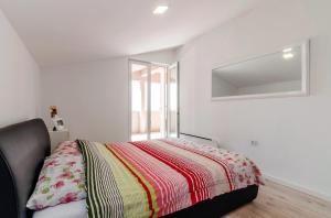 Apartments with a parking space Zadar - 12803