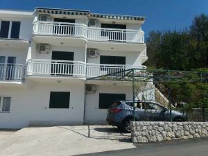 Apartments with a parking space Podgora, Makarska - 12807
