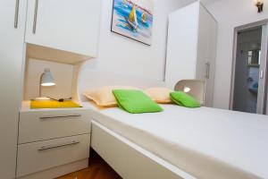 Apartments with parking space Podgora, Makarska - 12816