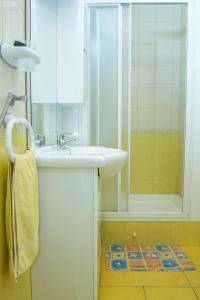 Apartments by the sea Rogoznica - 12820