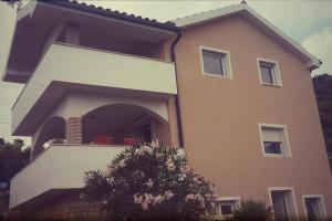 Apartments with a parking space Barbat, Rab - 12871