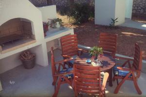 Apartments with a parking space Barbat, Rab - 12871