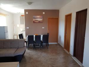 Family friendly seaside apartments Kanica, Rogoznica - 12895