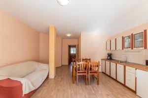 Family-friendly apartments with swimming pool Privlaka, Zadar - 12922
