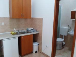 Apartments by the sea Zaostrog, Makarska - 12935