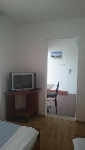 Apartments with a parking space Vir - 12948