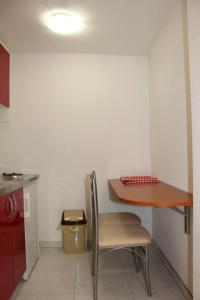 Apartments by the sea Zaostrog, Makarska - 12951