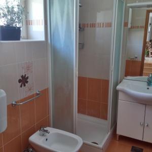 Family friendly house with a swimming pool Brest pod Uckom, Central Istria - Sredisnja Istra - 13005