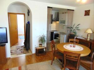 Apartments with a parking space Liznjan, Medulin - 13009