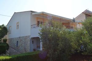 Apartments with a parking space Lun, Pag - 13022