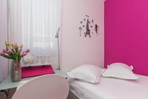 Apartments with a parking space Makarska - 13028