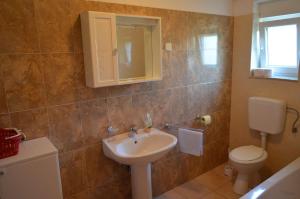 Apartments with a parking space Lun, Pag - 13022