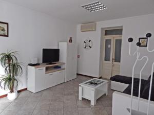 One-Bedroom Apartment room in Apartments with WiFi Pula - 13049