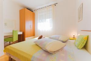 Apartments by the sea Nemira, Omis - 13055