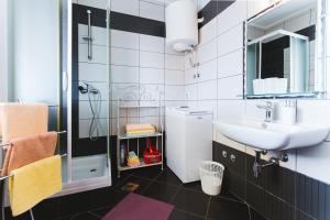 Apartments by the sea Nemira, Omis - 13055