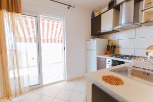 Apartments by the sea Nemira, Omis - 13055