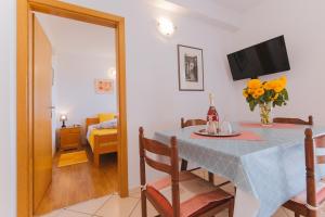 Apartments by the sea Nemira, Omis - 13055