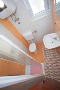 Apartments and rooms with parking space Tucepi, Makarska - 13056