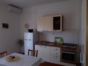 Apartments and rooms with parking space Pag - 13060