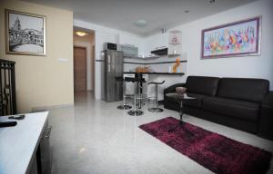 Apartments by the sea Split - 13105