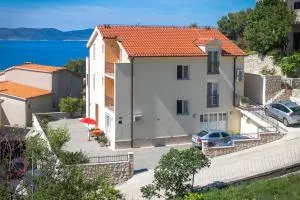 Apartments and rooms by the sea Brela, Makarska - 13118 - Brela