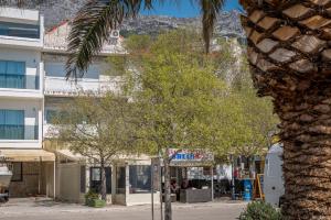 Apartments by the sea Podgora, Makarska - 13086 