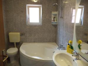 Apartments with a parking space Tribunj, Vodice - 13137