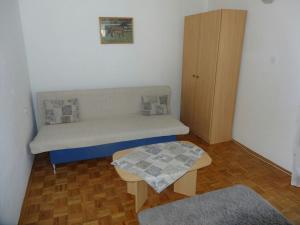 Apartments with a parking space Sabunike, Zadar - 13150