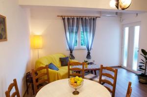 Apartments with a parking space Novi Vinodolski - 13159