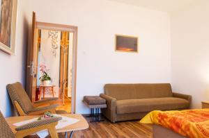 Apartments with a parking space Novi Vinodolski - 13159