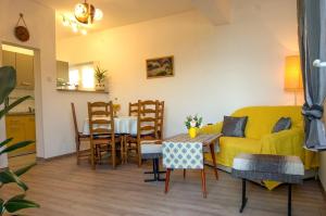 Apartments with a parking space Novi Vinodolski - 13159