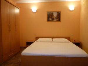 Two-Bedroom Apartment with Terrace room in Apartment Nin 13158a