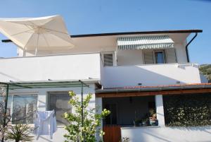 Apartments and rooms with parking space Hvar - 13161