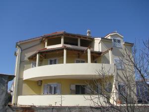 Apartments with a parking space Tribunj, Vodice - 13174