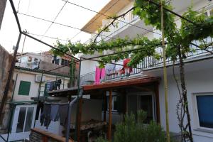 Apartments by the sea Gradac, Makarska - 13181 