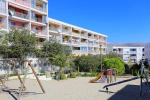 Apartments with a parking space Split - 13187