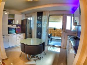 Apartments with a parking space Split - 13187