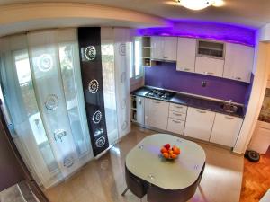 Apartments with a parking space Split - 13187