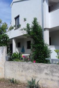 Apartments by the sea Nin, Zadar - 13195 - 2hvězdičkové hotely ve městě Nin