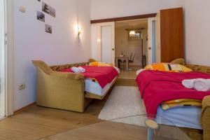 Apartments with a parking space Crikvenica - 13204 