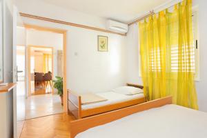 Apartments by the sea Makarska - 13222