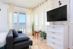 Apartments by the sea Lokva Rogoznica, Omis - 13226