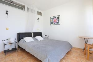 Apartments by the sea Lokva Rogoznica, Omis - 13226